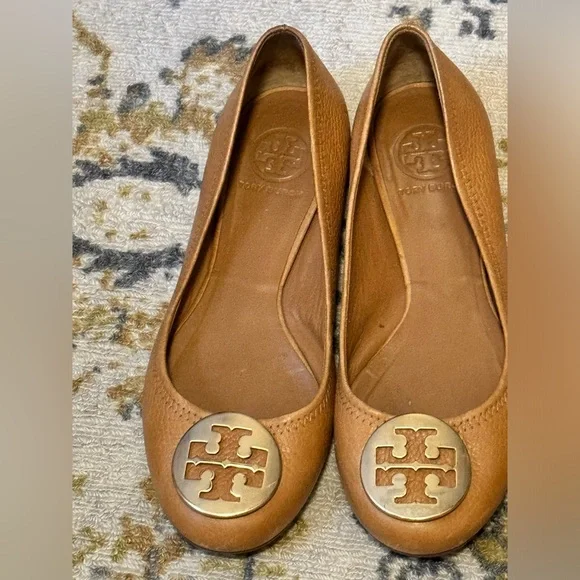 Tory Burch Reva Brown Tumbled Leather Gold Logo Ballet Style Flat Shoes | Sz 7 - Picture 3 of 7